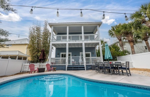 Crystal Beach House | GOLF CART, PRIVATE POOL, PET FRIENDLY, VERY CLEAN, CLOSE TO BEACH