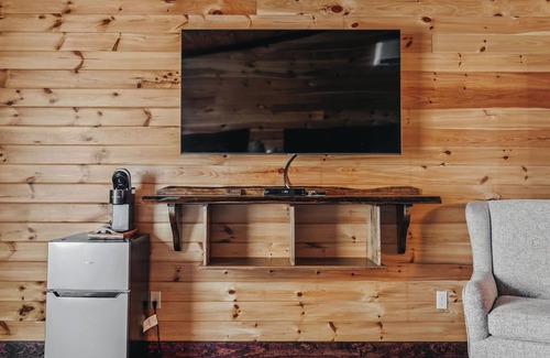 Tully Cabin | Golf, Outdoor Bar, Restaurant - The Forest Haven