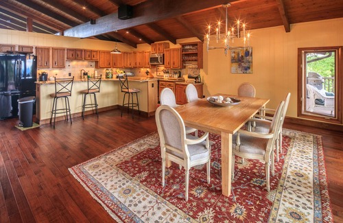 Frank House | Golfers' and Hikers' Paradise with Long-range Views, Private