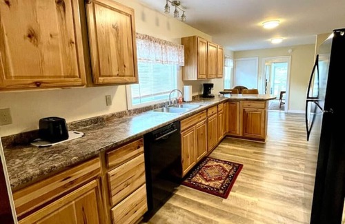 Greenville Junction House | Good Vibes Lodge - Moosehead Lake