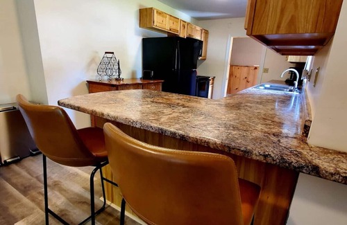 Greenville Junction House | Good Vibes Lodge - Moosehead Lake