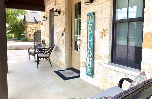 Gruene House | Gorgeous 2 bedroom Casita on the Guadalupe River walking distance from Gruene.