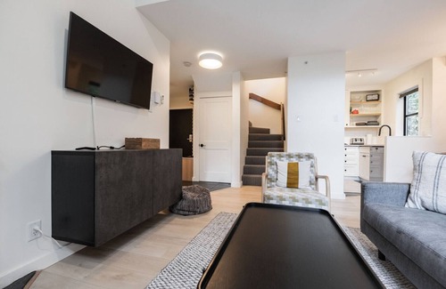 Whistler Creekside Condo | Gorgeous 2+Loft | Creekside | Free Parking