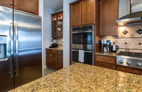 Virginia Square House | Gorgeous 3000+ SF, 5BR, 5BA -10 min to DC - Families, Arlington Cemetery