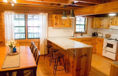 Ste Genevieve Cabin | Gorgeous 5 Bedroom Log Home Less Than 5 Minutes From Chaumette And Charleville.