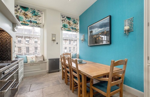 New Town Apartment | Gorgeous, 5 star-rated Georgian Home in the Heart of Edinburgh