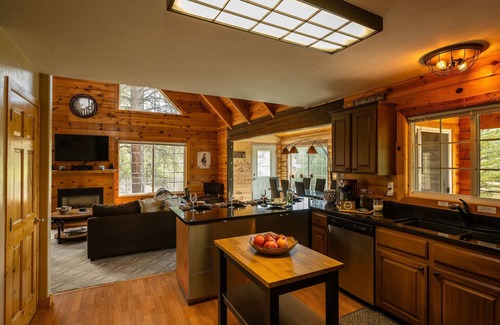 Long Valley Junction Cabin | Gorgeous cabin getaway near Zion and Bryce Canyon National Park.
