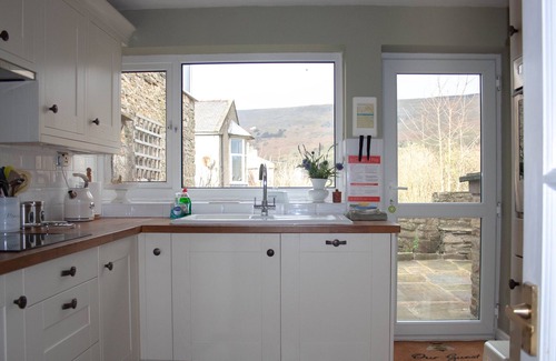 Reeth House | Gorgeous Cottage w/Central Heating, Free WiFi & a stones throw to the Village Green & Pubs
