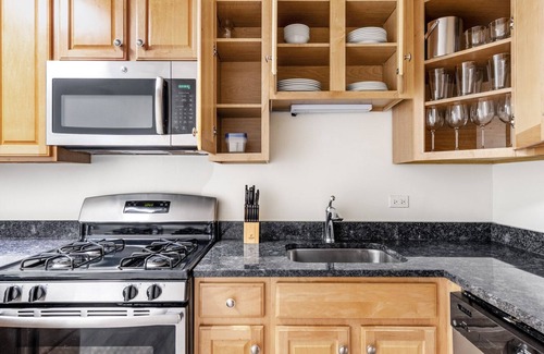 Gold Coast Apartment | Gorgeous Gold Coast 1BR nr. Mariano Park & Oak St. Beach, by Blueground