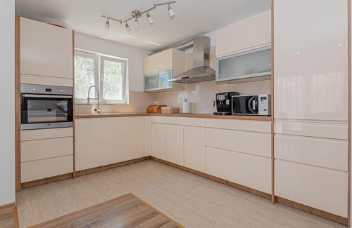Zaton House | Gorgeous home in Zaton with WiFi