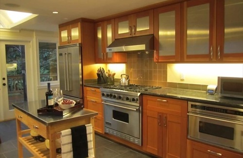 Green Lake House | Gorgeous Huge 6-8BR Heart of Seattle—One Block from Lake