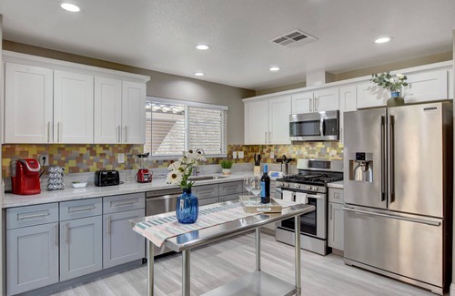 Nevada Trails House | Gorgeous spacious home 12 minutes to Strip/airport