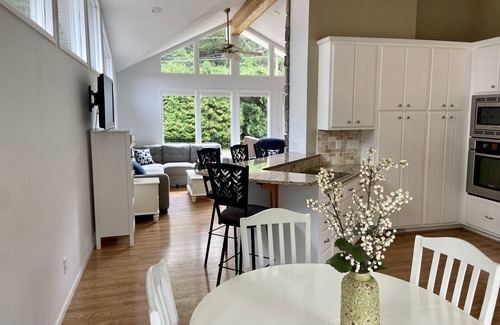 Mears House | Gorgeous Waterfront 4Bed Home on the Channel from Silver Lake and the Sand Dunes