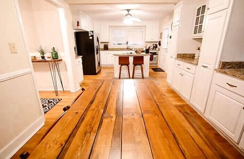 North Chesterfield House | Gorgeously Renovated 3500 square foot Oxford home in Richmond!