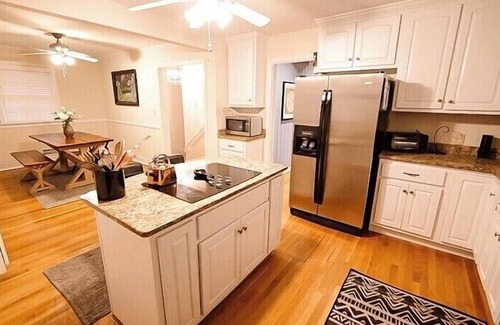 North Chesterfield House | Gorgeously Renovated 3500 square foot Oxford home in Richmond!