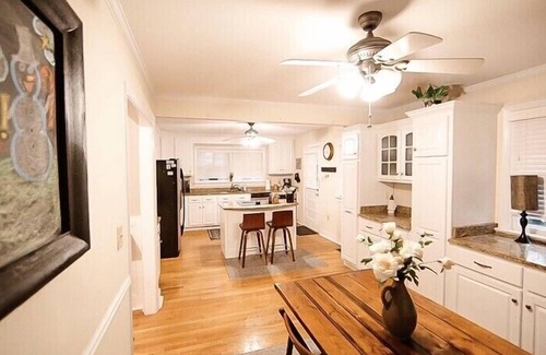 North Chesterfield House | Gorgeously Renovated 3500 square foot Oxford home in Richmond!