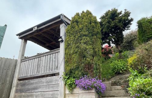 Llanarth House | Gorwel, Spacious 3 Bedroom Cottage near the Beach