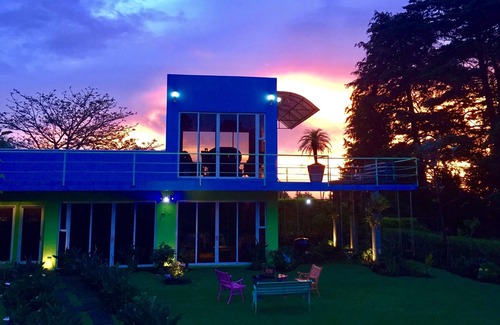 Roble House | Gosen Beautiful & Luxury House in the Mountains, Relax and Enjoy nature!