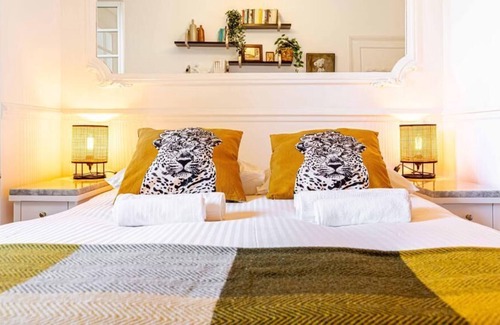 Meudon Apartment | Grand Apartement with Private Garden, 15' to Eiffel