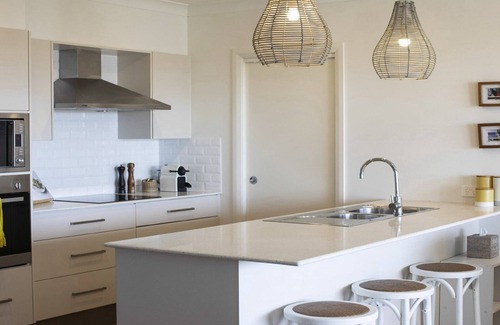 Killcare House | Grand Beachviews at Killcare - pet friendly and AC