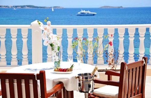Siesta Hotel | Grand Hotel Palladium Santa Eulalia del Río