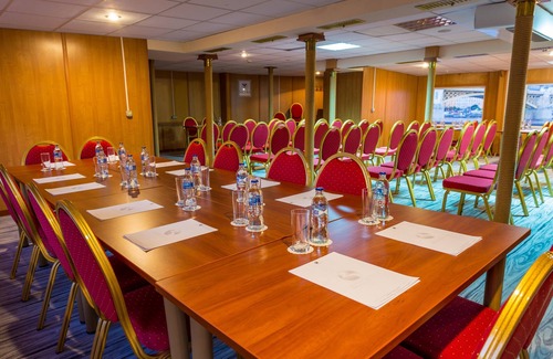 Felheviz Boat Rental | Grand Jules Boat Hotel Budapest