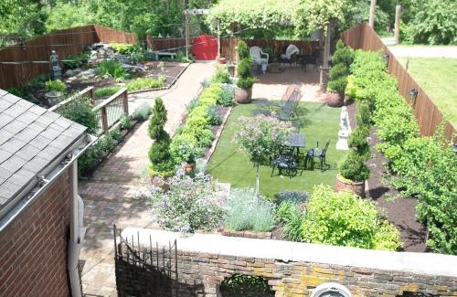 Boonville Bed & Breakfast | Grand Victorian Manor & Cottage