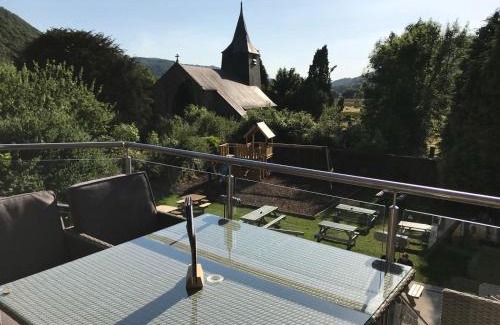 Maentwrog Hotel | Grapes Hotel, Bar & Restaurant Snowdonia Nr Zip World