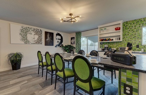 Central Arlington House | GrassHouse - A Super Clean Gloriously Green Haven half mile to AT&T Stadium