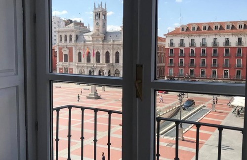 Valladolid City Centre Apartment | Great 3 bedroom apartment on the same Plaza Mayor