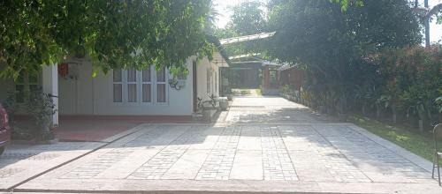 Andiambalama Resort | Green garden airport resort