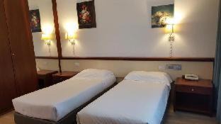 Corgeno Hotel | Green Hotel Motel