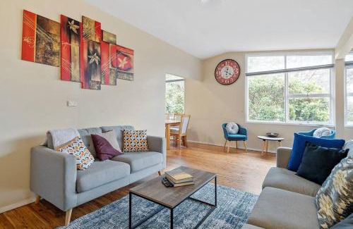 Wentworth Falls House | Green Leaf Retreat/Central to Mountain Attractions