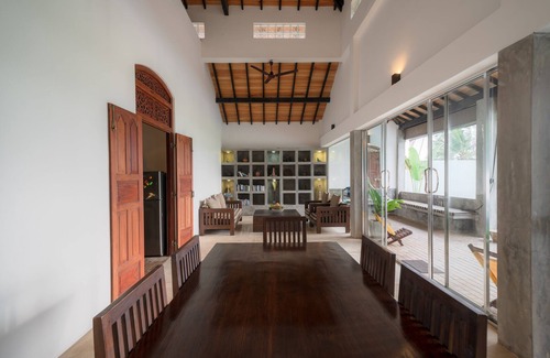 Hikkaduwa Villa | Green Parrot Beach Villa, Right On The Beach. With Private Swimming Pool