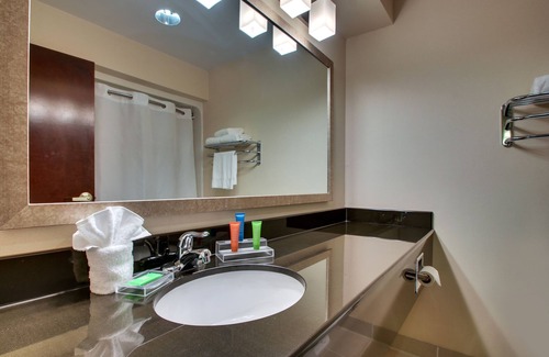 Owensboro Hotel | Greenfield Inn & Suites Owensboro, KY Airport