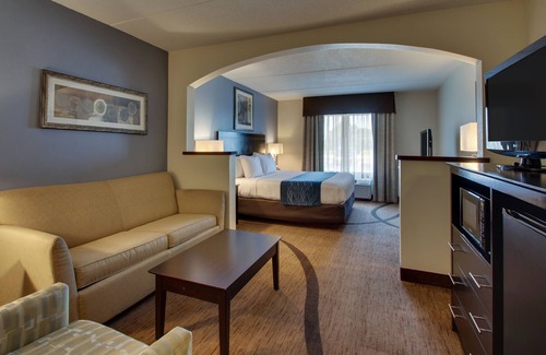 Owensboro Hotel | Greenfield Inn & Suites Owensboro, KY Airport