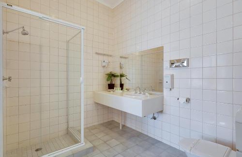 Macleod Hotel | Greensborough Motel
