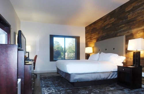 Pinetop Hotel | GreenTree Inn & Suites in Pinetop