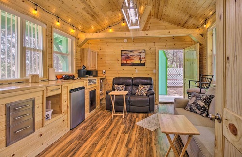 Show Low Cottage | Grill, Fire Pit: Pet-Friendly Lakeside Cottage!