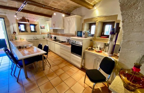 Pouzilhac Villa | GROOMI- L'uzétienne, grande demeure avec bassin et patio !