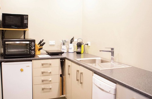 Claudelands Apartment | Ground floor Apartment minutes from CBD and Claudelands Arena