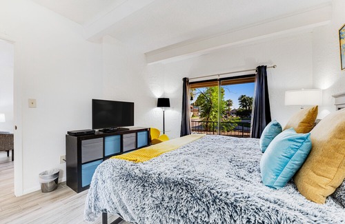 Inner Circle Condo | Ground-Floor Modern Condo W/Free WiFi, Shared Pool, Private Patio & More!