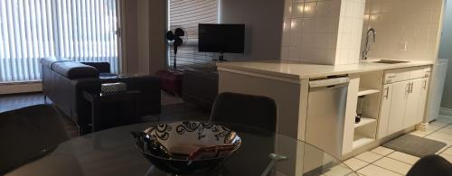 Connaught Apartment | Ground-Level Gem: 2-Bedroom City Retreat