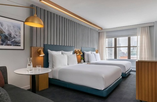 Magnificent Mile Hotel | Group Vacation! 2 Spacious Units Near Oak Street Beach! Onsite Parking!
