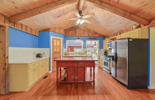 Gruene House | Gruene River Guest House - High & Dry On The River