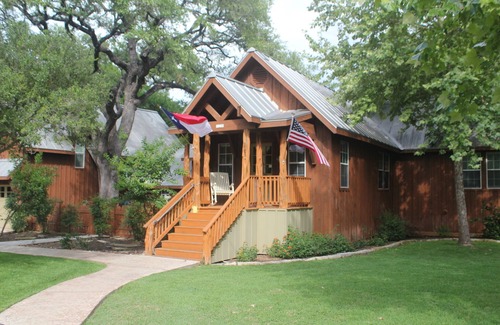 Gruene House | Gruene River Guest House - High & Dry On The River