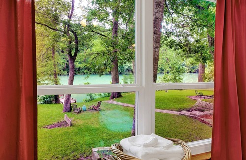 Gruene House | Gruene River Haven - High & Dry On The River