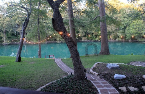 Gruene House | Gruene River Haven - High & Dry On The River