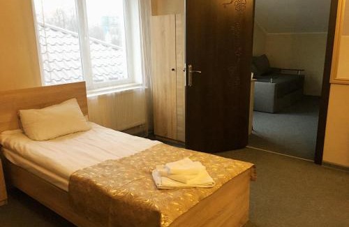 Svyatoshyns'kyi District Hotel | Guest House SOTNI