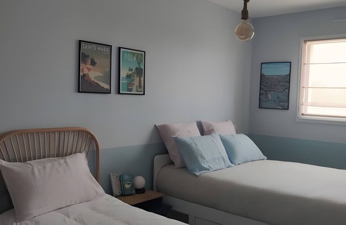 Pornic Bed & Breakfast | Guest Rooms 'Bains de Mer' with Shared Garden, Balcony and Wi-Fi